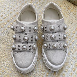 NWOT*Karl Lagerfeld Paris Cavan F21 Sneakers, Size 7M/37.5.